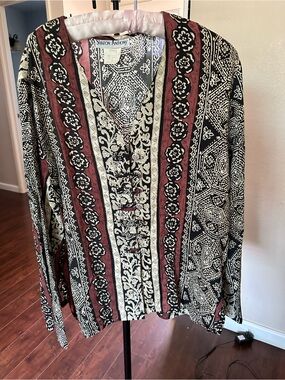 Sharon Anthony Women's Printed V-Neck Blouse - Burgundy/Black/Cream